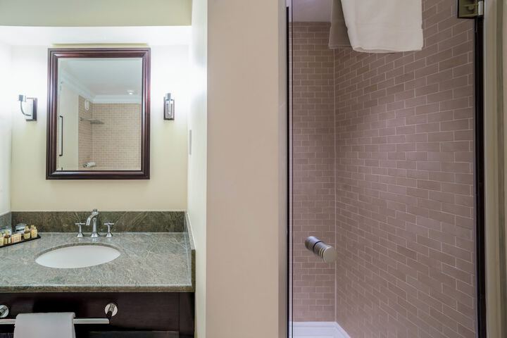 Room 52 of 121