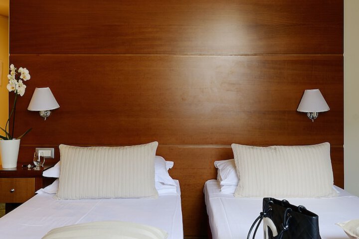 Room 8 of 39
