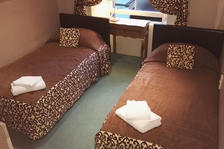 Room 8 of 33