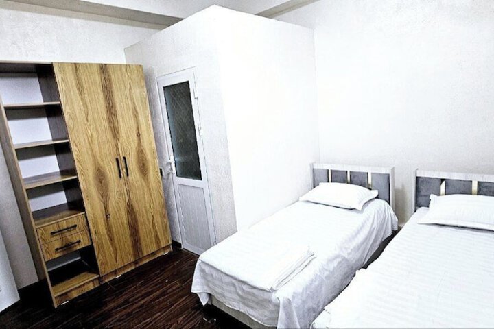 Room 11 of 16