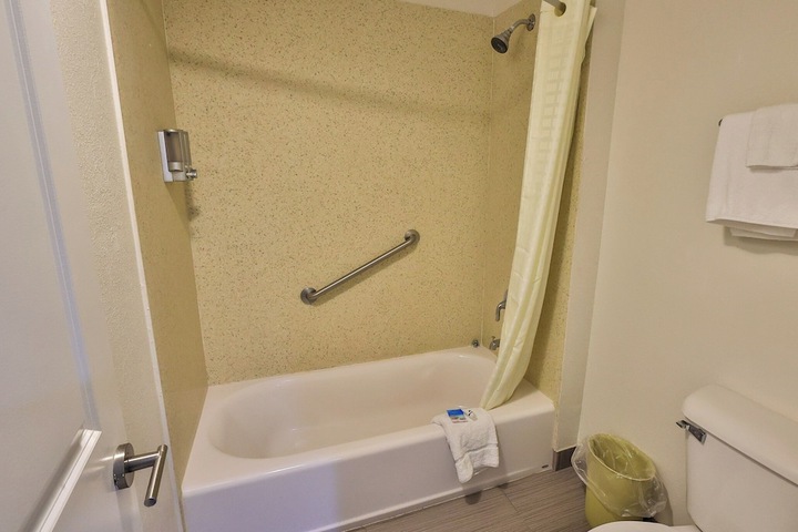 2 Double Beds (53 of 59)