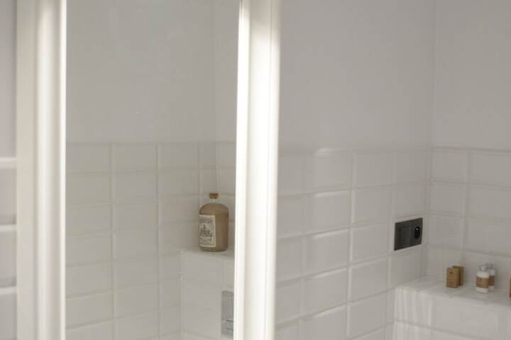 Room 50 of 61