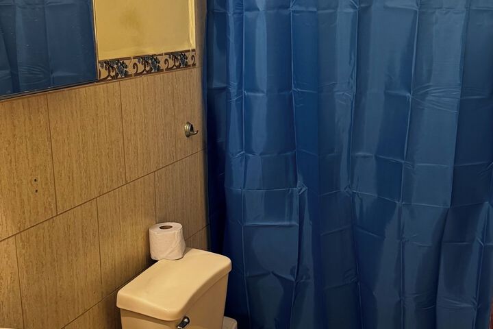 Room 6 of 28