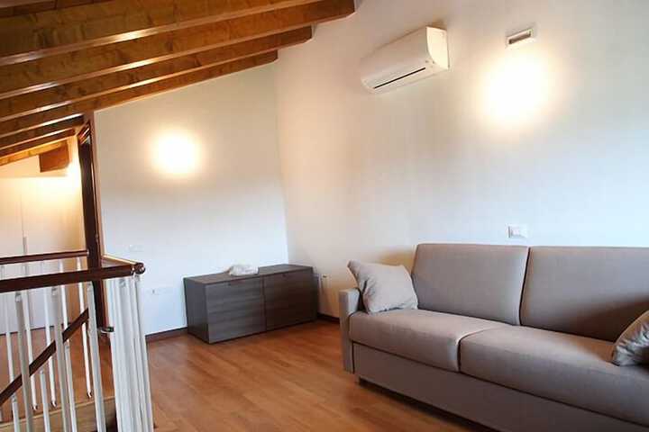 Room 14 of 33