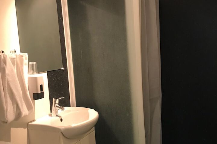 Room 12 of 30