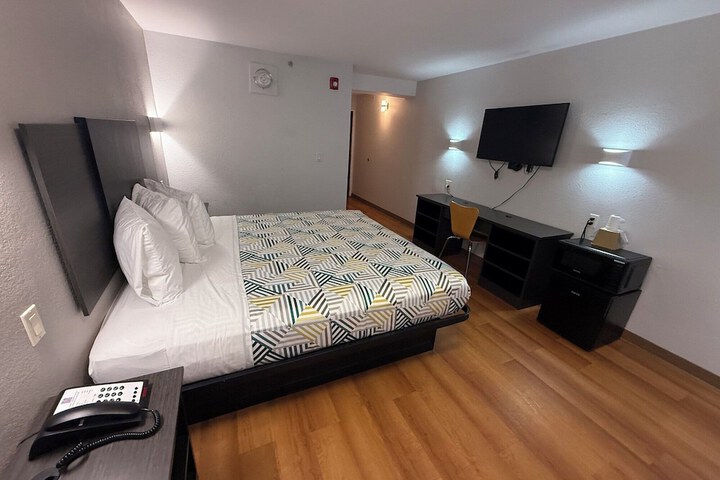 Room 15 of 48