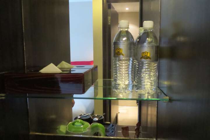 Room 6 of 40