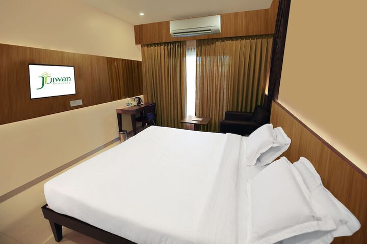 Room 5 of 32