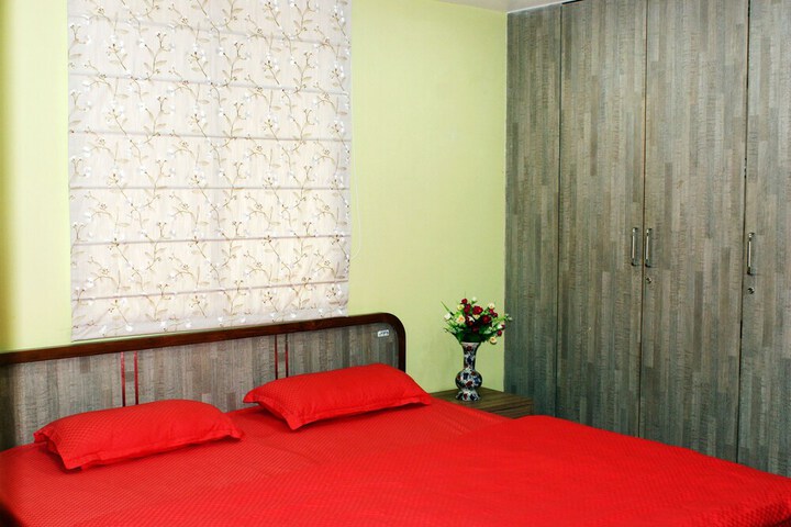 Room 32 of 49