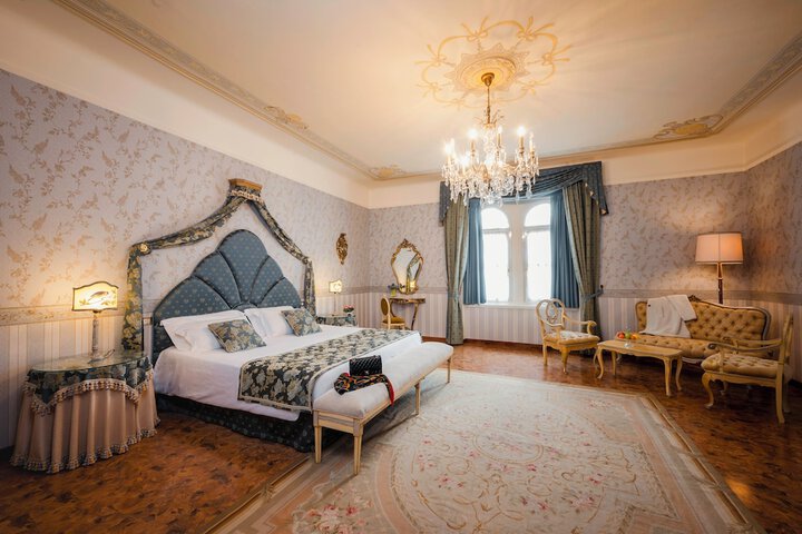Room 33 of 79
