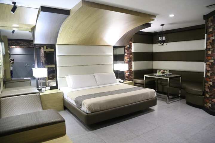 Room 33 of 44