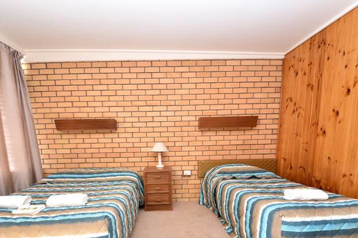 Room 2 of 61
