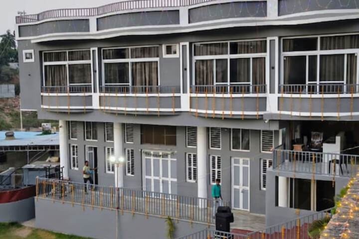 Hotel 67 of 72