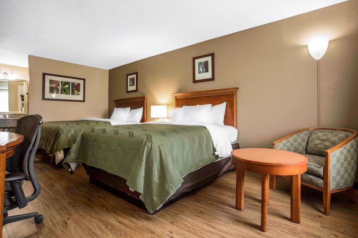 2 Queen Beds (3 of 7)