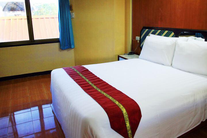 Room 14 of 66