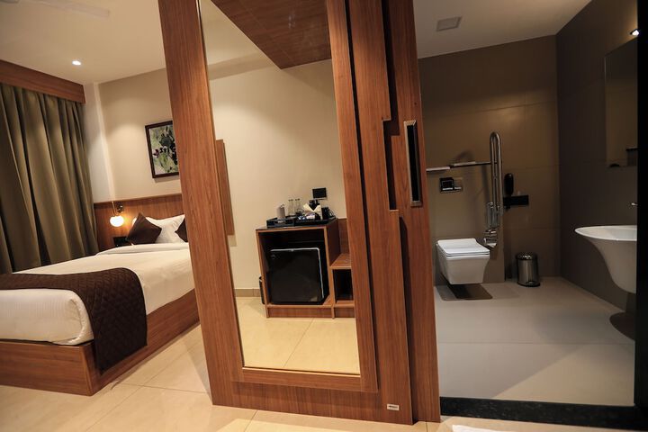 Room 27 of 61