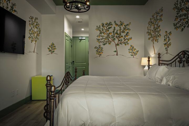 Room 5 of 111