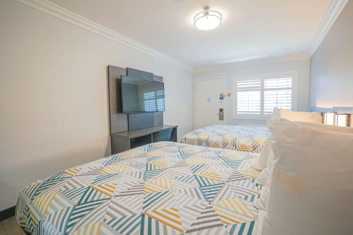 1 Queen Bed Micfridge (6 of 11)