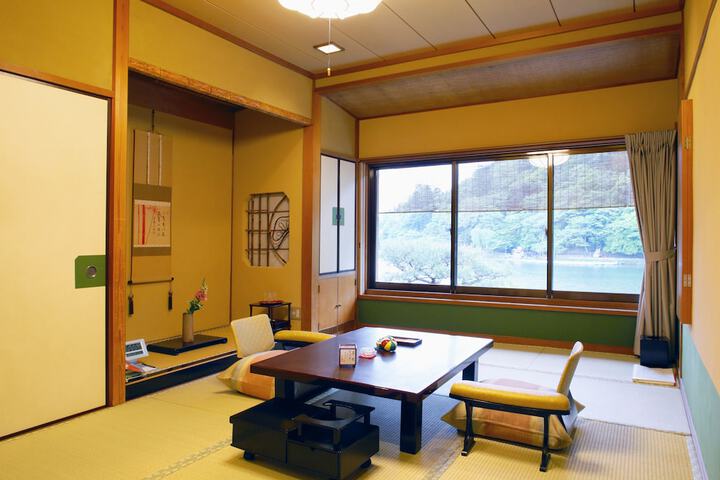 Room 5 of 99