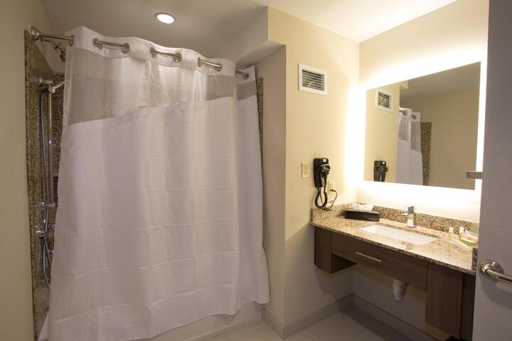 Double Accessible (4 of 5)