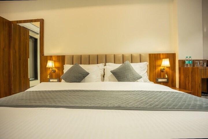 Room 4 of 36