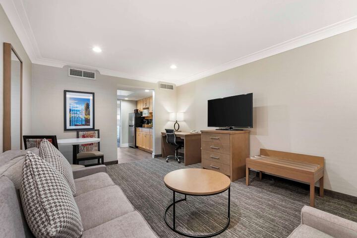 Room 10 of 76