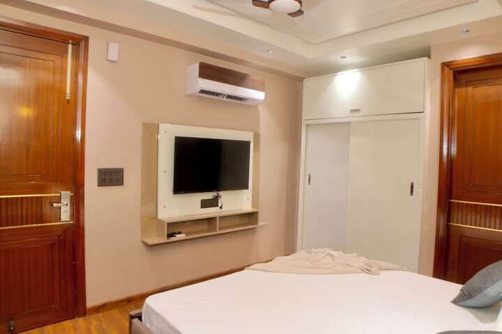 Room 15 of 60