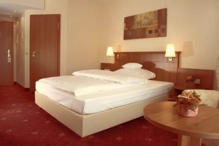 Room 5 of 32