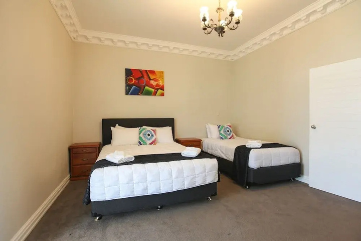 Room 7 of 25