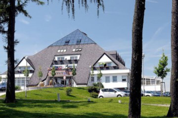 Hotel Pyramida II