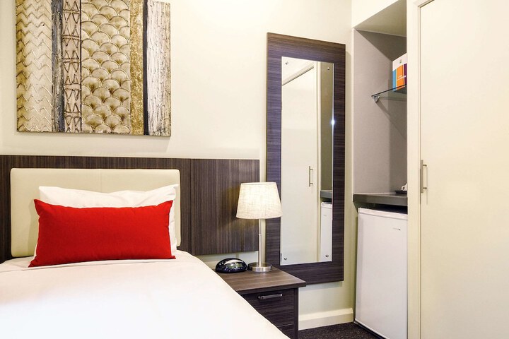 Room 8 of 34