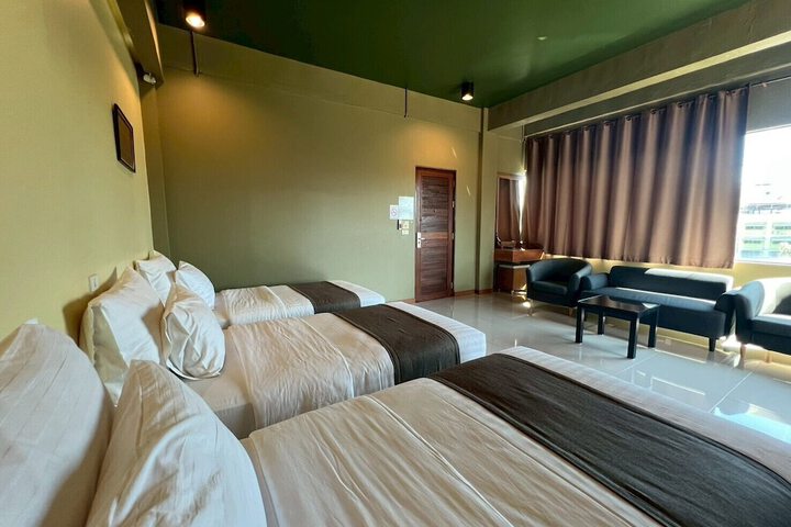 Room 12 of 19