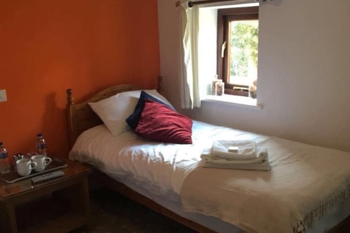 Room 8 of 16