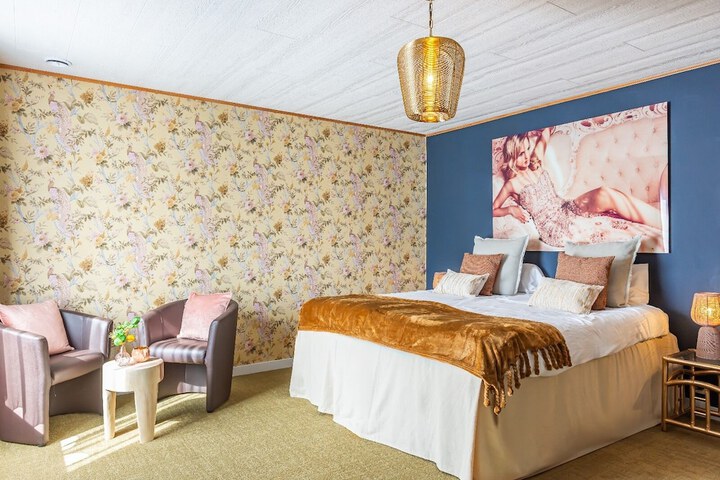 Room 4 of 22