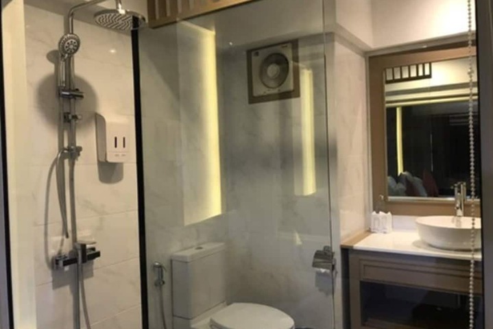 Room 93 of 143