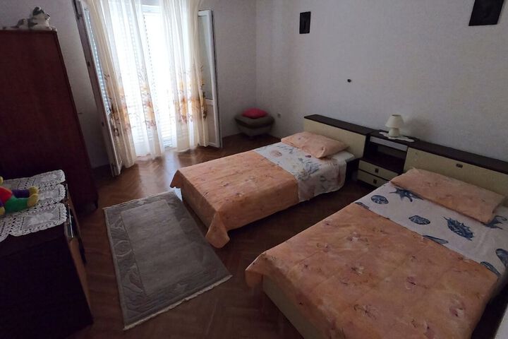 Room 2 of 20