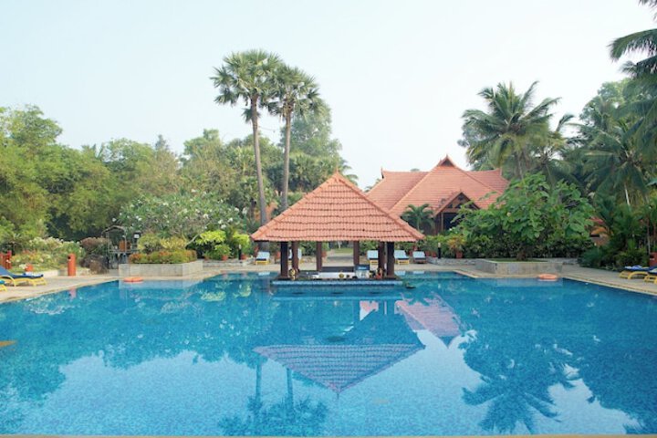 Hotel with Pool