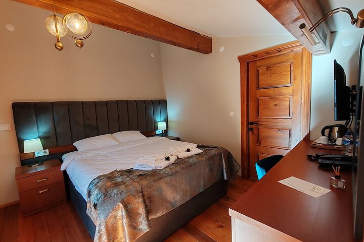 Room 13 of 27