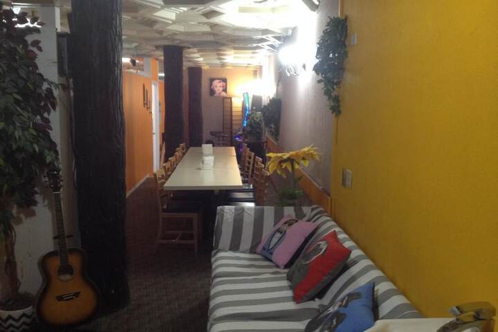 Room 12 of 27