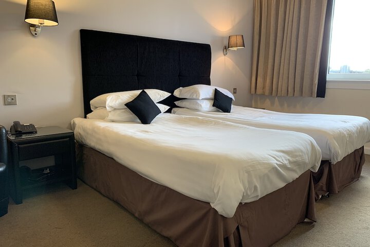 Room 9 of 105