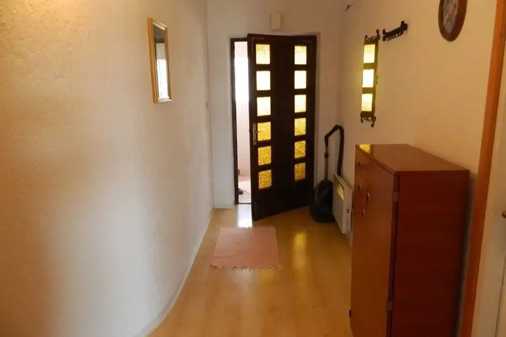 Room 11 of 18