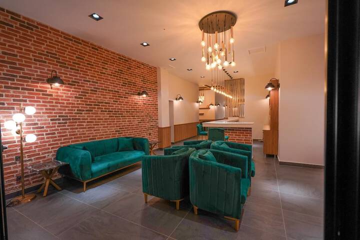 Lounge 50 of 58