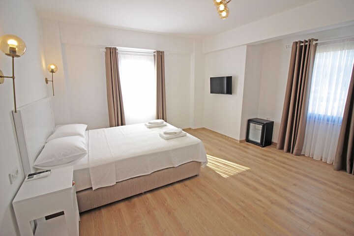 Room 7 of 37