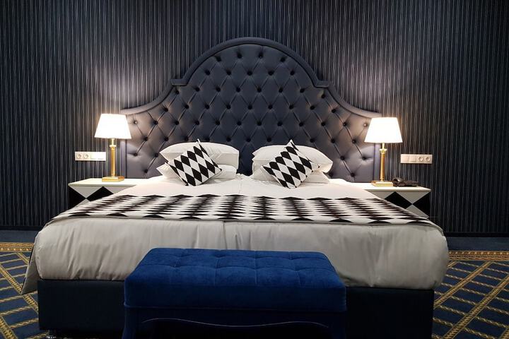 Room 10 of 38