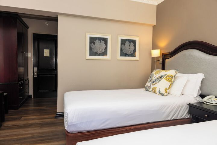 Room 32 of 114