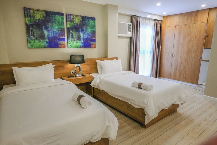 Room 12 of 32