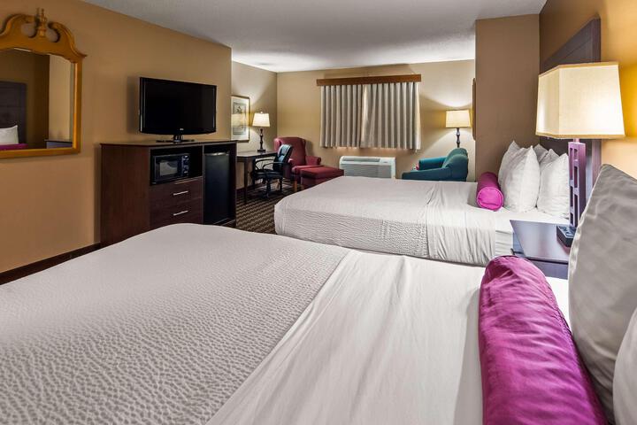 2 Queen Beds Microwave and Refrigerator WiFi Continental Breakfast (6 of 13)