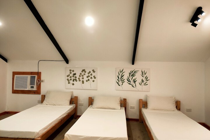 Room 13 of 33