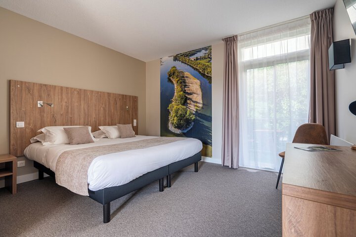 Room 15 of 50
