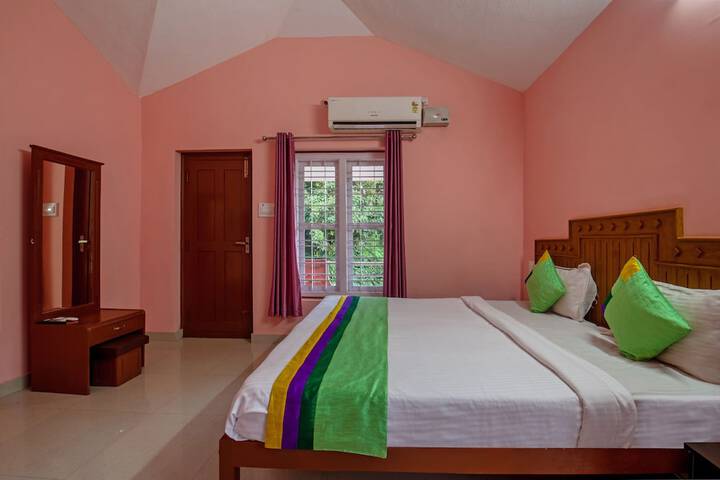 Room 9 of 33